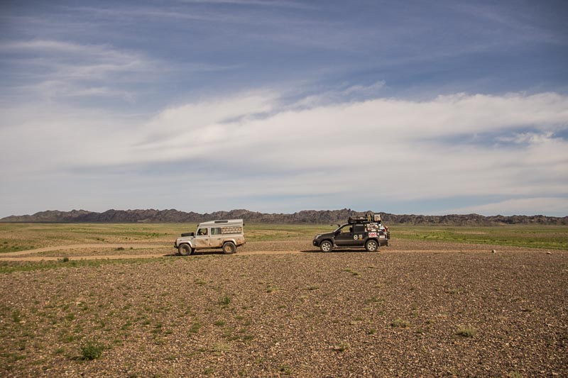 convoy in the gobi desert overlanders in the gobi