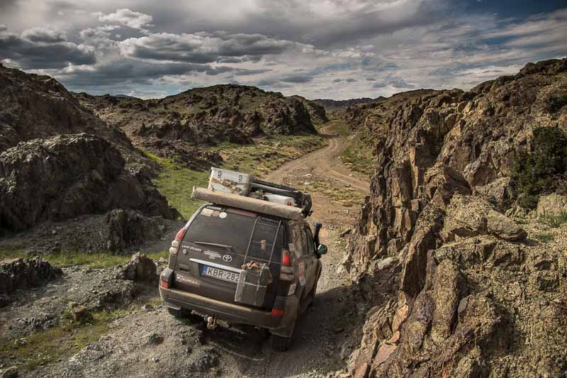 difficult roads in mongolia prado offroading