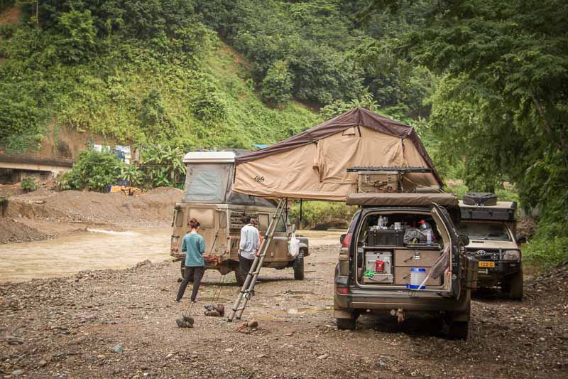 china overlanders camp rooftop tent in china