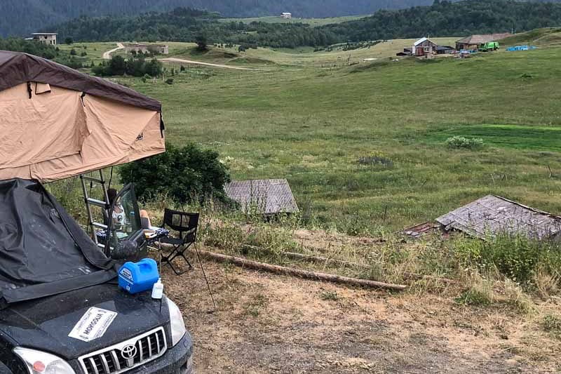 healthy overlanding - wash your hands camping higiene