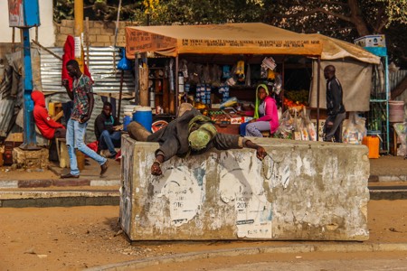 Market vendors rest in Dakar - Overlandstie